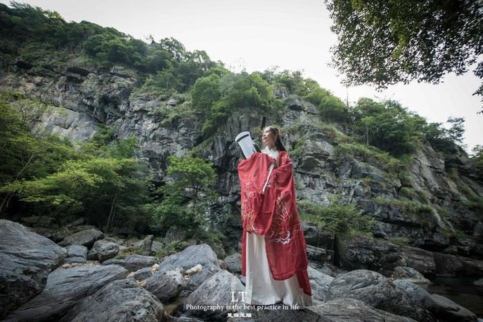 逃出上锁的现代房间3
